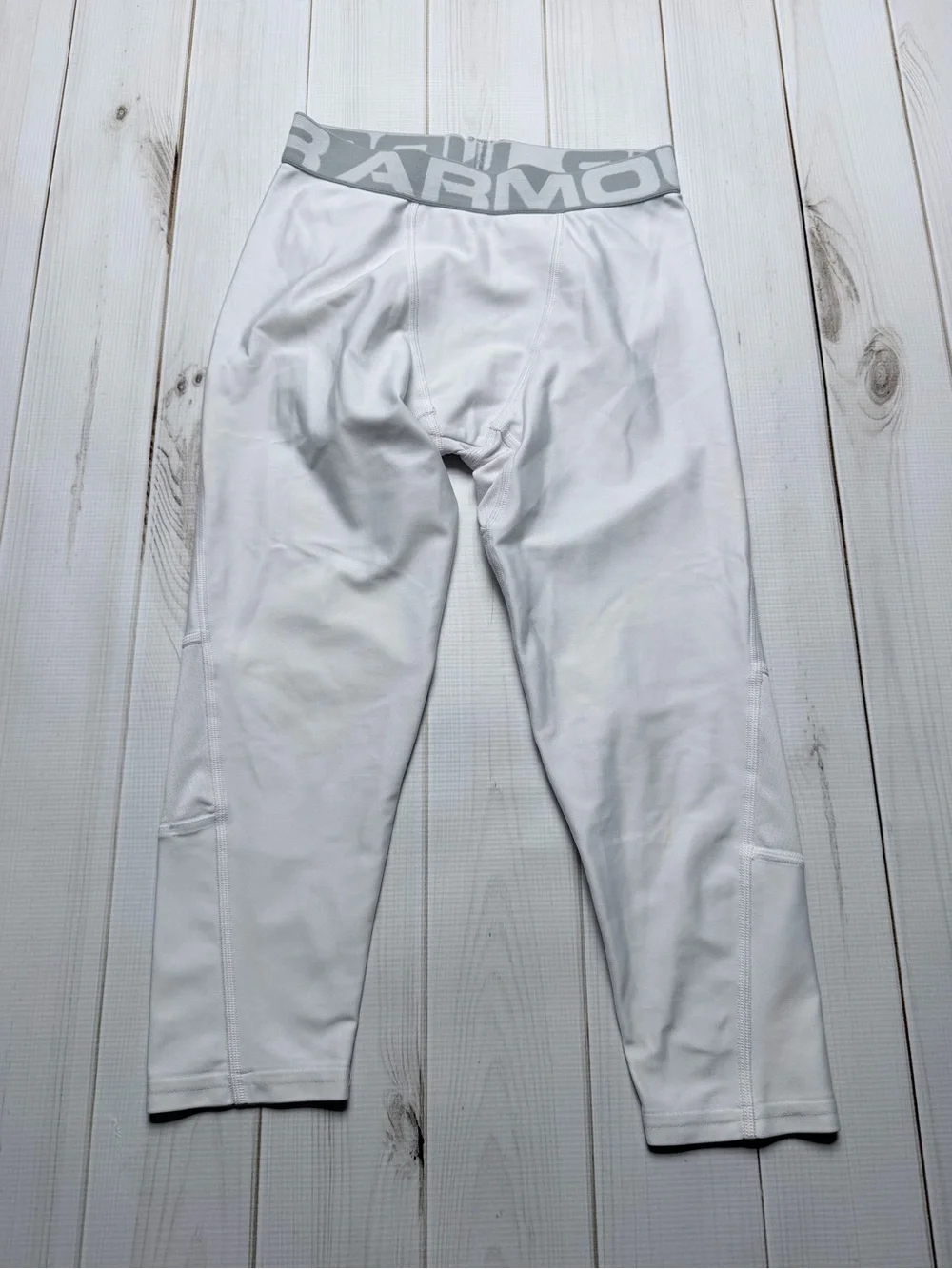 Under ArmourWhite Heatfear Compression leggings with Gray Logo Waistband